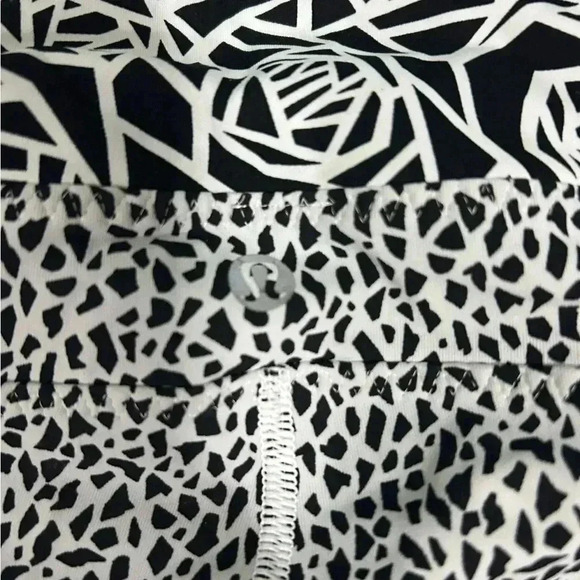 Lululemon Real Quick Tight Miss Mosaic White / Posey Black White, Luxtreme® 2 - Picture 7 of 9